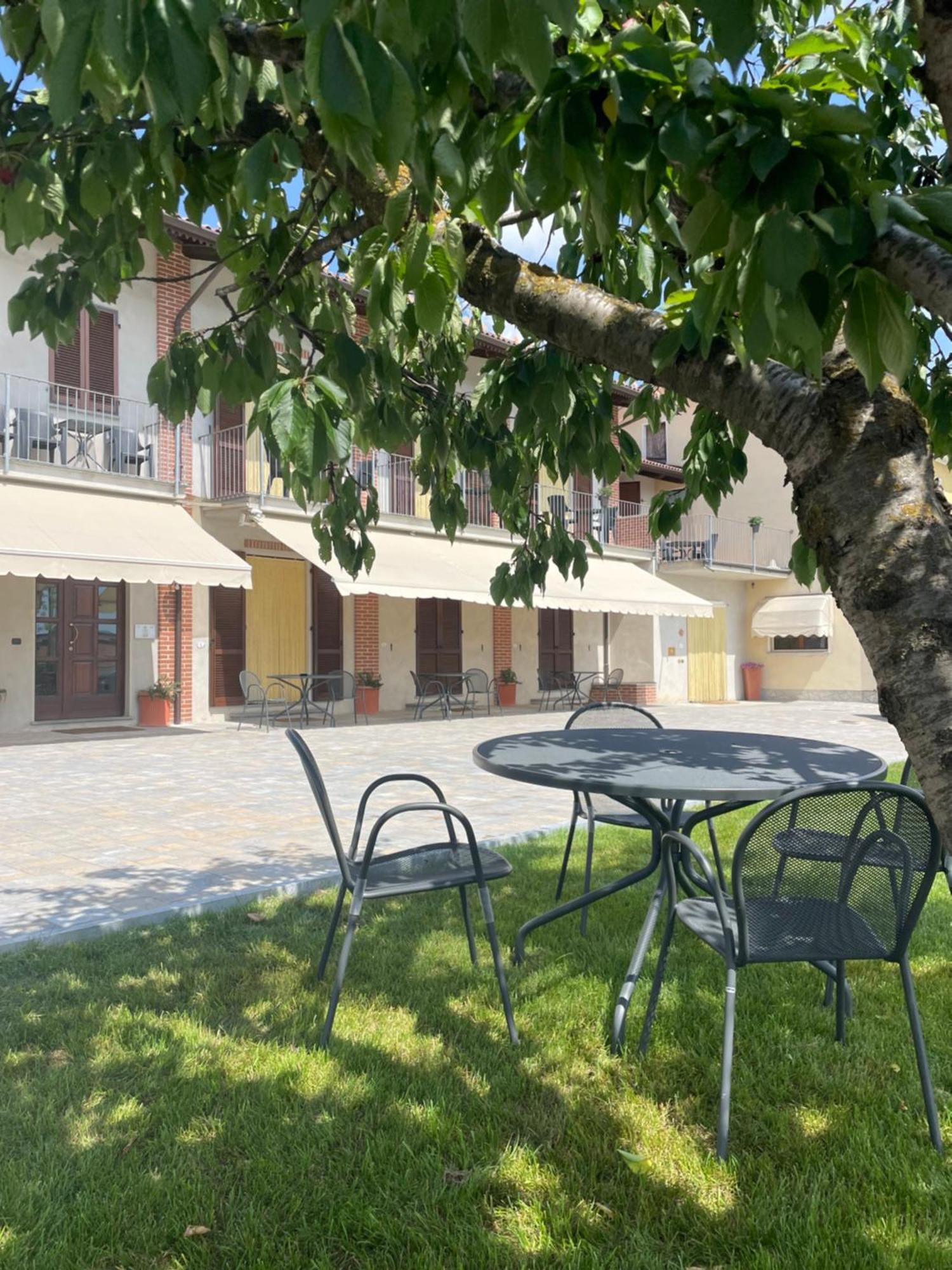 Agriturismo Le Viole Barolo Ngoại thất bức ảnh